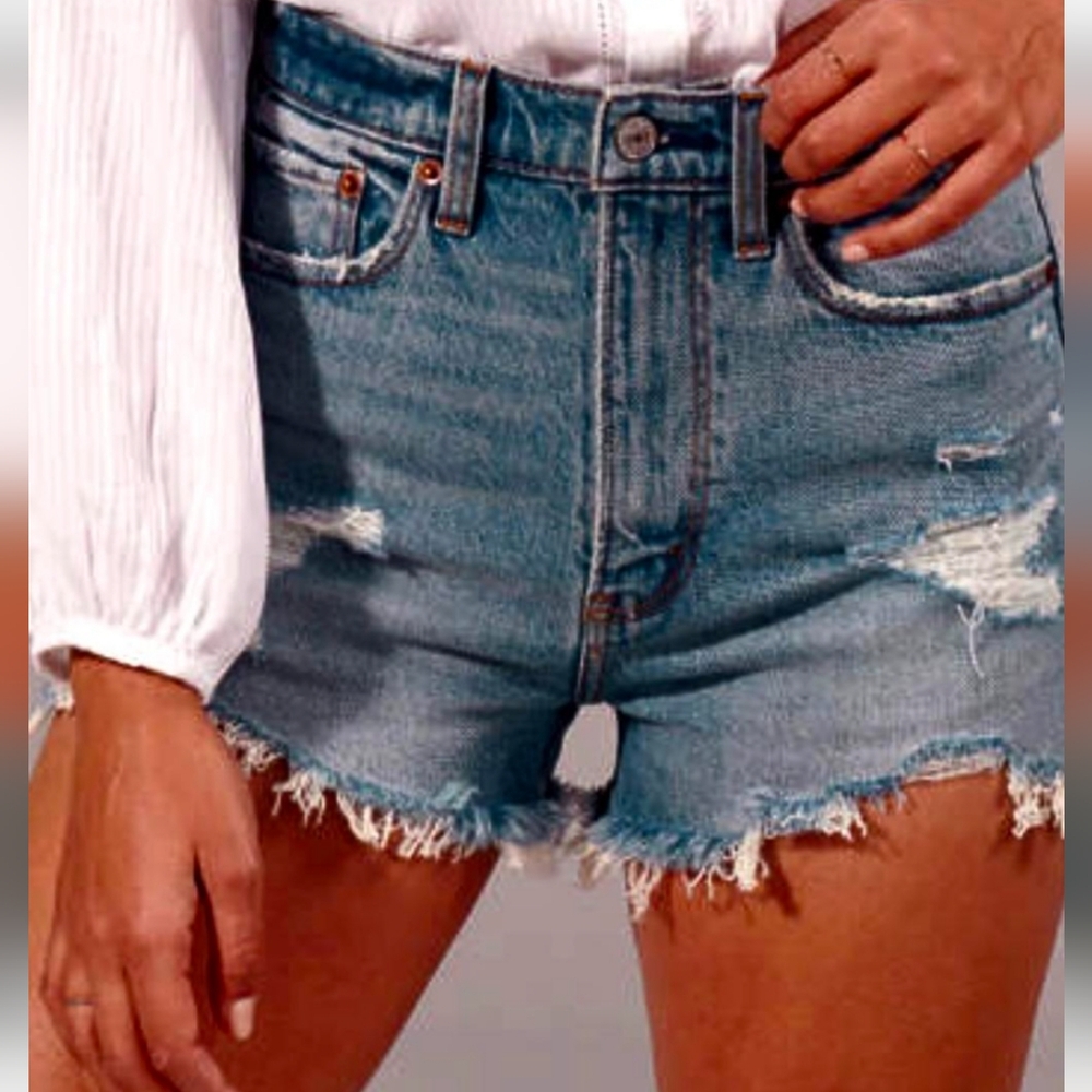 Ambercrobie & Fitch Women's High-Rise Cutoff Short Size 2